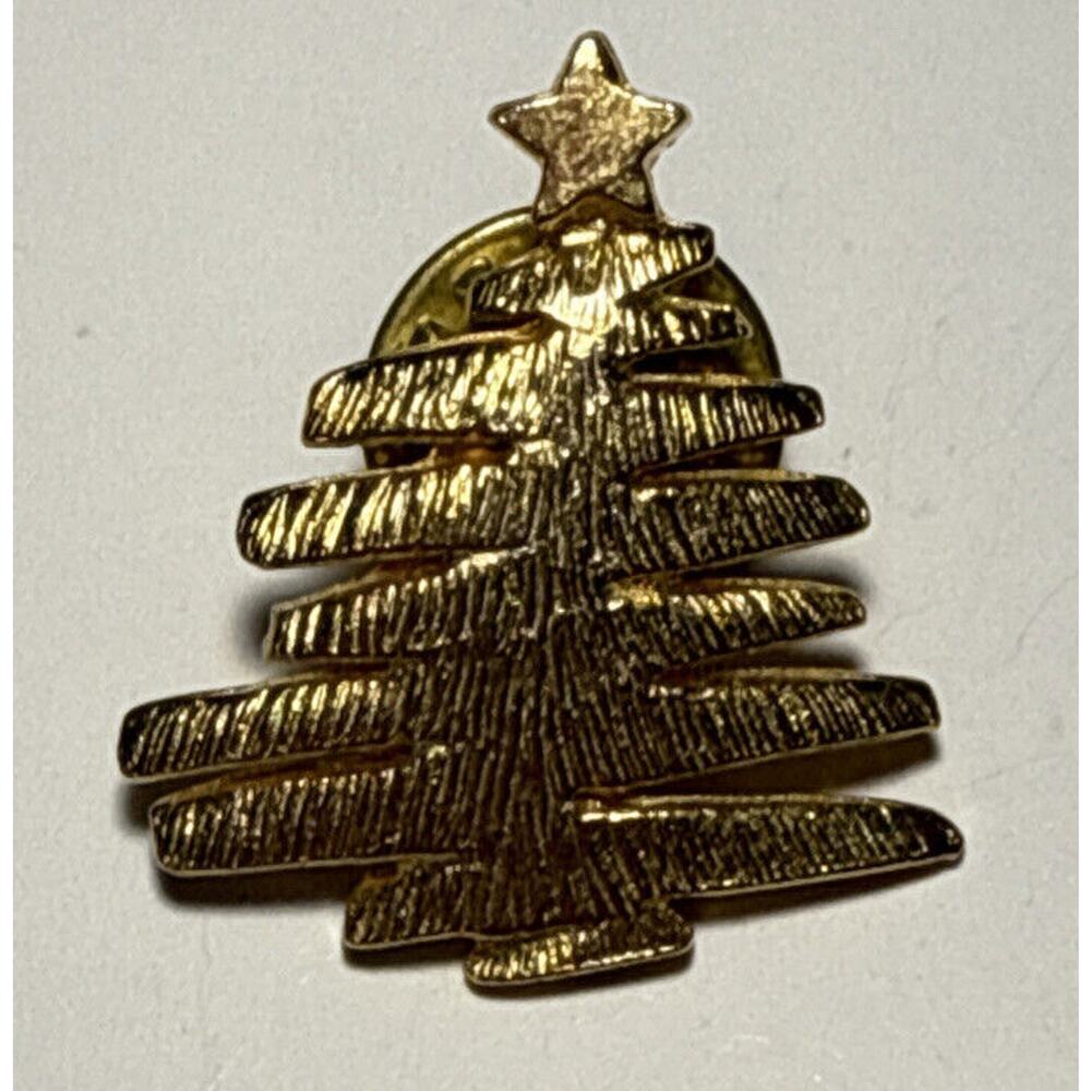 Vintage Christmas Tree Gold Tone Textured Lapel Pin E6